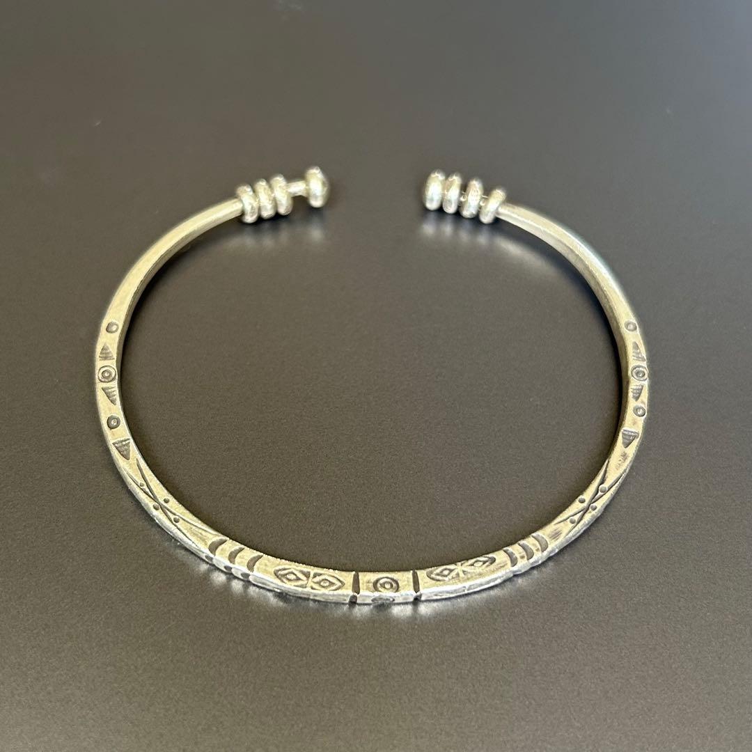 カレンシルバー 彫刻バングル ビーズデザイン 細身 ハンドメイド　ユニセックス