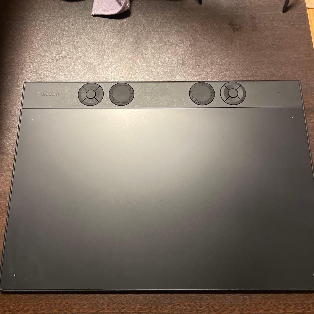 液タブ・ペンタブ Wacom Intuos Pro Medium TPTK670K0C