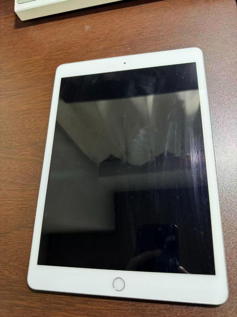 iPad 第8世代128GB simフリー