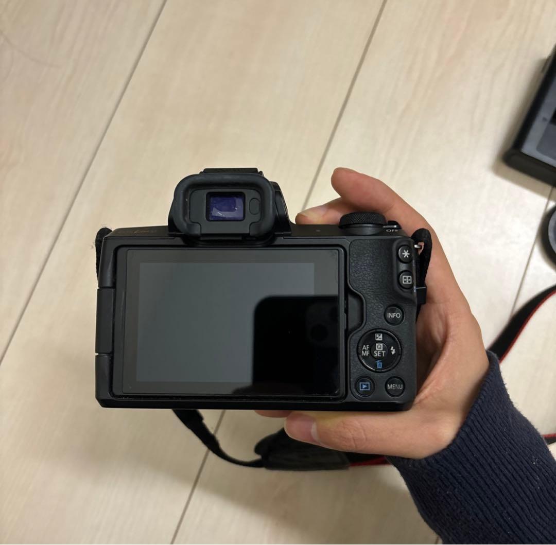 Canon EOS Kiss M ミラーレス一眼カメラ/レンズ/充電器付き