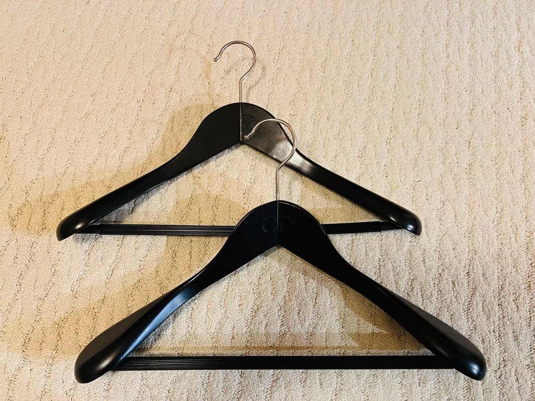 最終値下げ‼️DIOR木製ハンガー2本セット！！