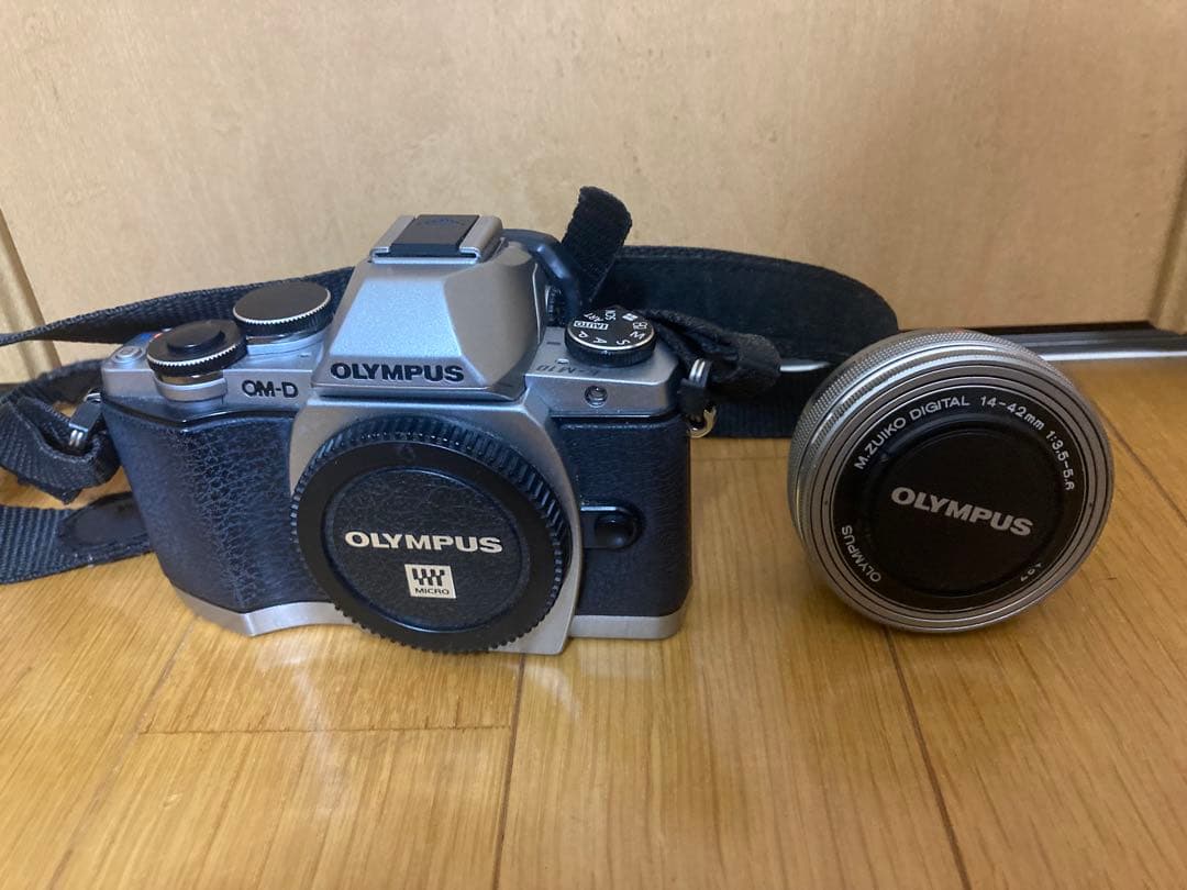 OLYMPUS オリンパス OM-D E-M10 レンズキット【ジャンク品】