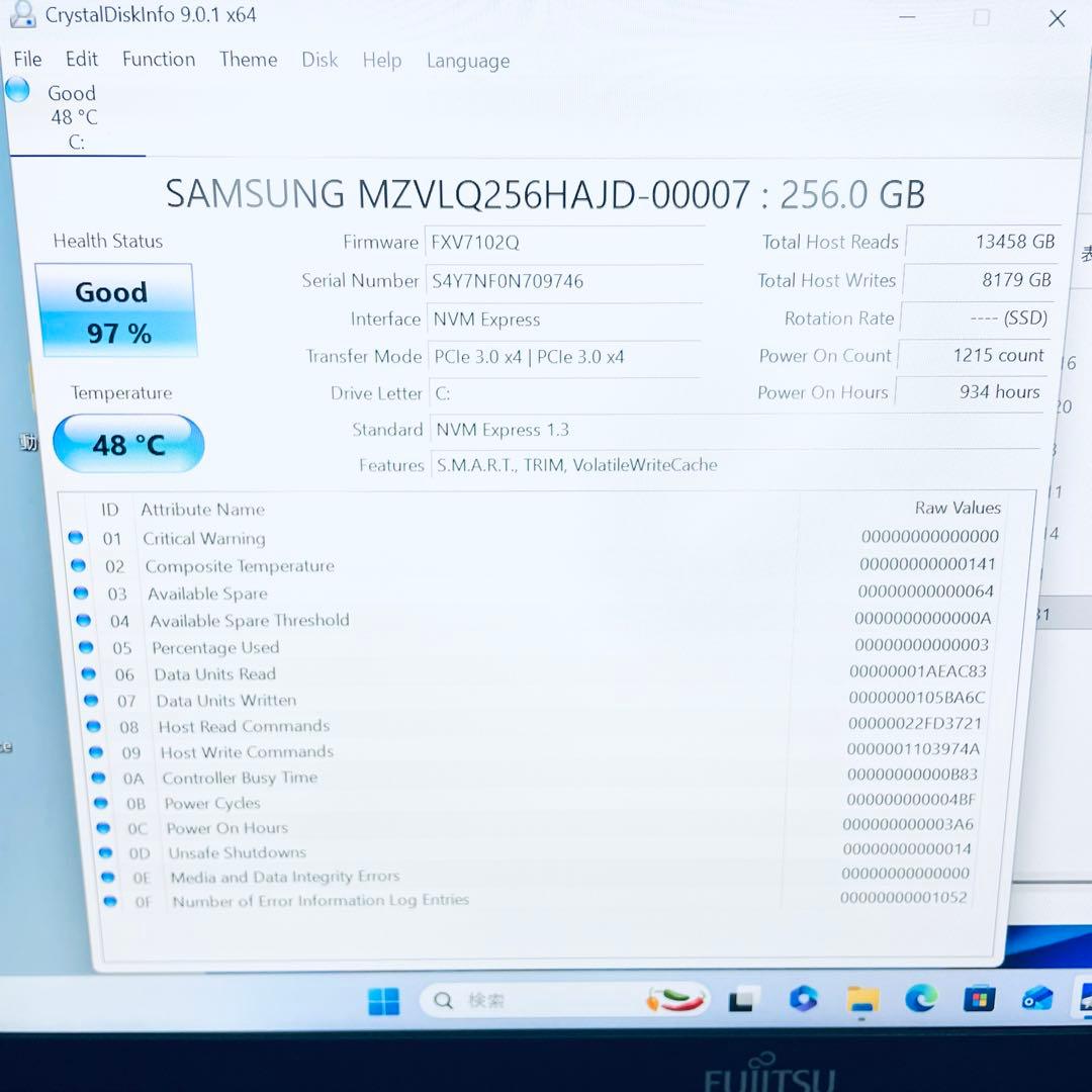 ほぼ美品お買得　富士通 薄型ノートPC 第10世代core i5 オフィス