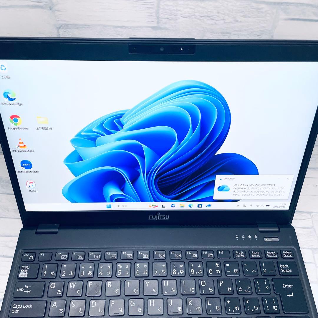 ほぼ美品お買得　富士通 薄型ノートPC 第10世代core i5 オフィス