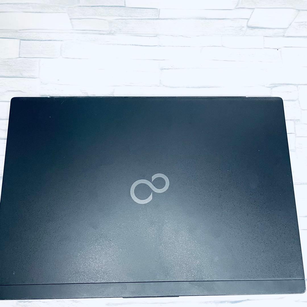 ほぼ美品お買得　富士通 薄型ノートPC 第10世代core i5 オフィス