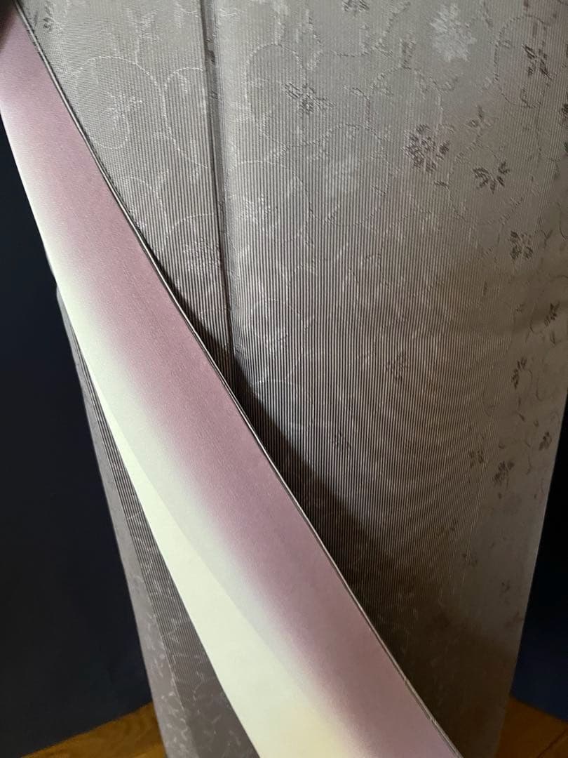 【小紋お召】お直し承りました　小花柄のお召　　※日本の絹シリーズ　　　　しつけ付