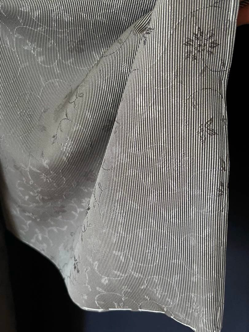 【小紋お召】お直し承りました　小花柄のお召　　※日本の絹シリーズ　　　　しつけ付