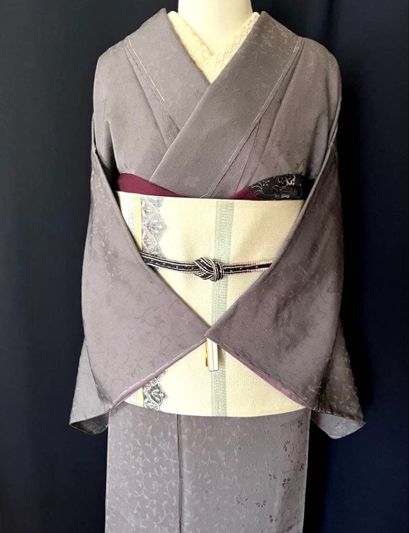 【小紋お召】お直し承りました　小花柄のお召　　※日本の絹シリーズ　　　　しつけ付