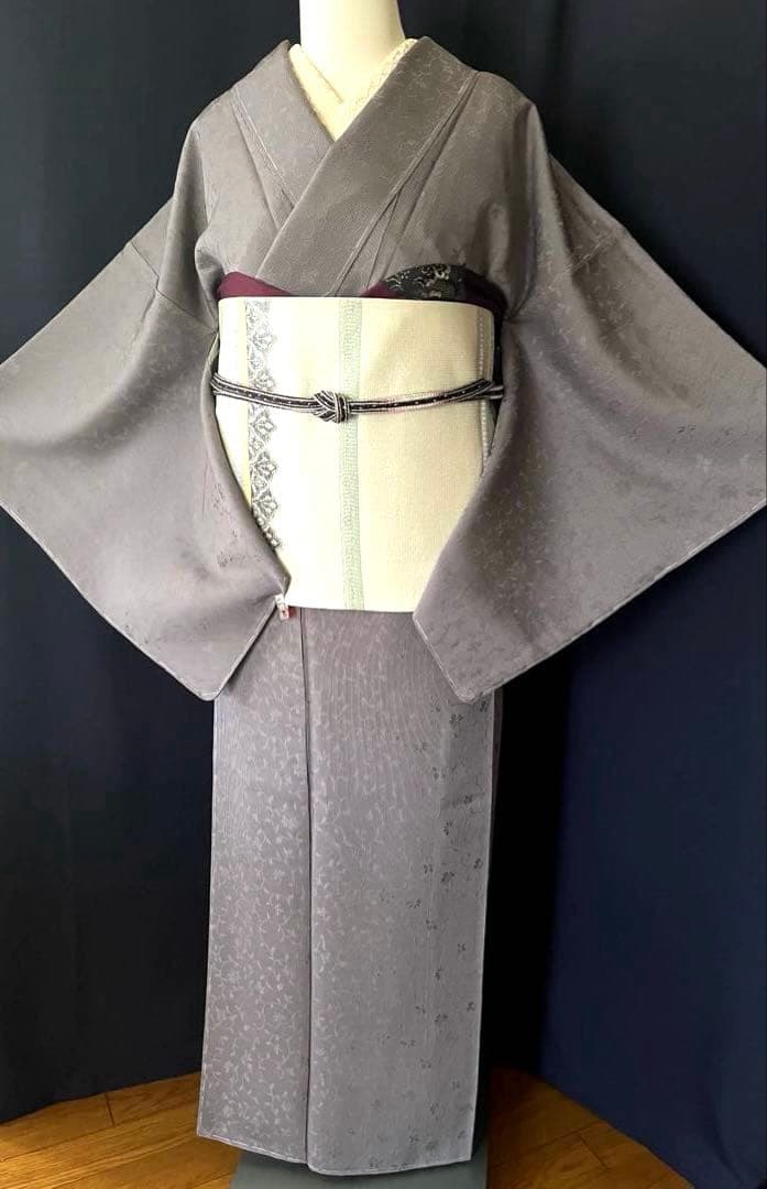 【小紋お召】お直し承りました　小花柄のお召　　※日本の絹シリーズ　　　　しつけ付