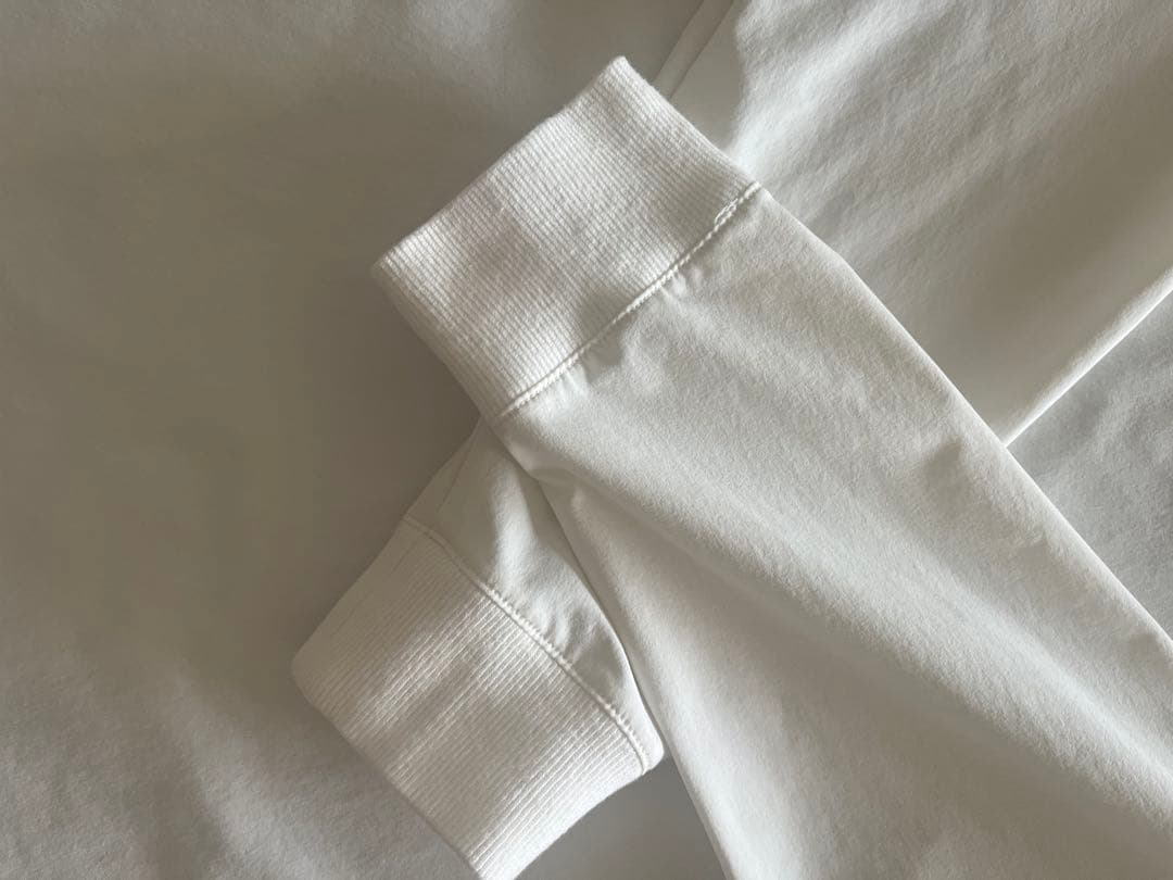 OUR　アワーホーム　ハリ感素材のチュニック丈プルオーバー　ホワイト