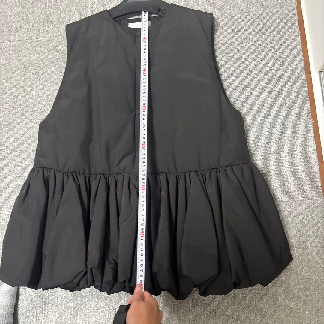 ブラック フリル裾 ノースリーブベスト