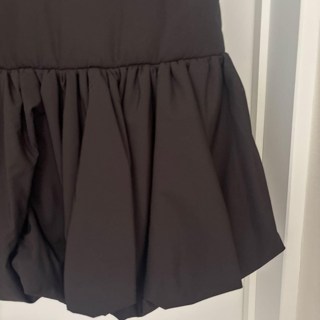 ブラック フリル裾 ノースリーブベスト