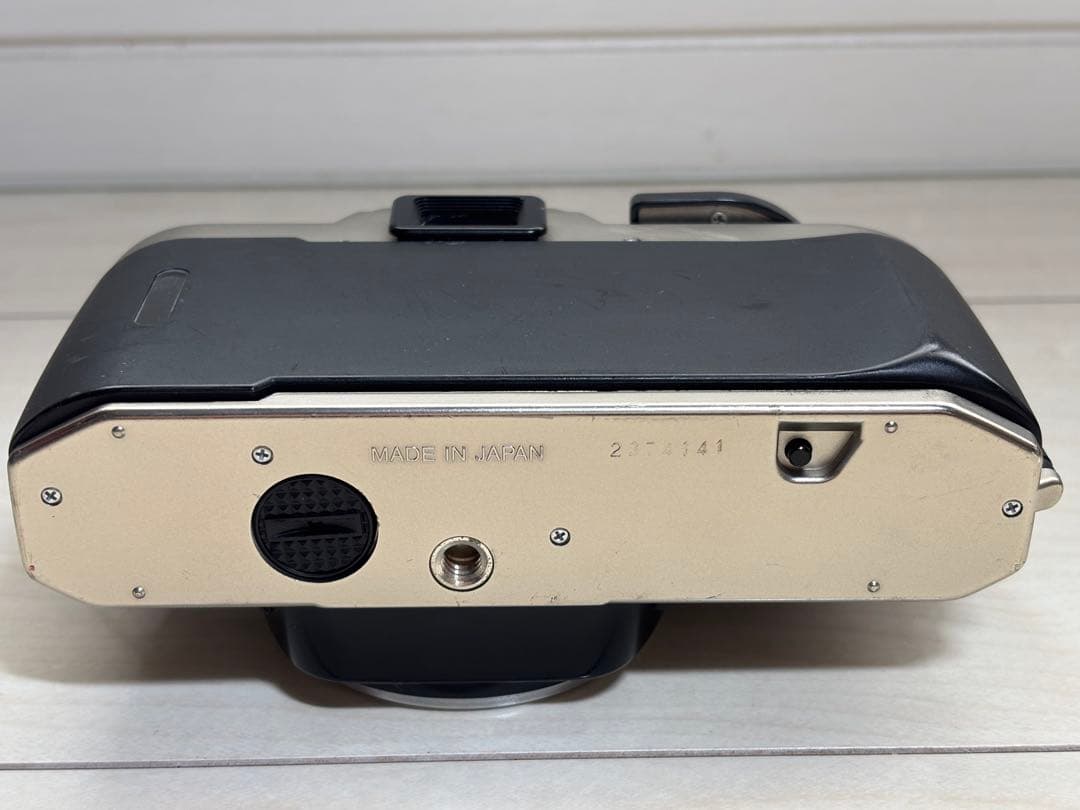 Nikon ニコン FM10 & Zoom-NIKKOR 35-70mm カメラ