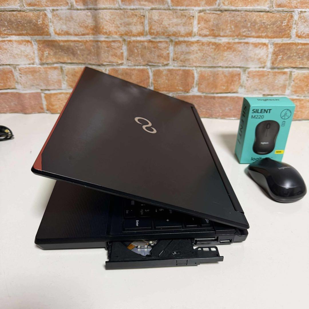 富士通ノートPC Corei7 SSDメモリ8GB Windows11オフィス付