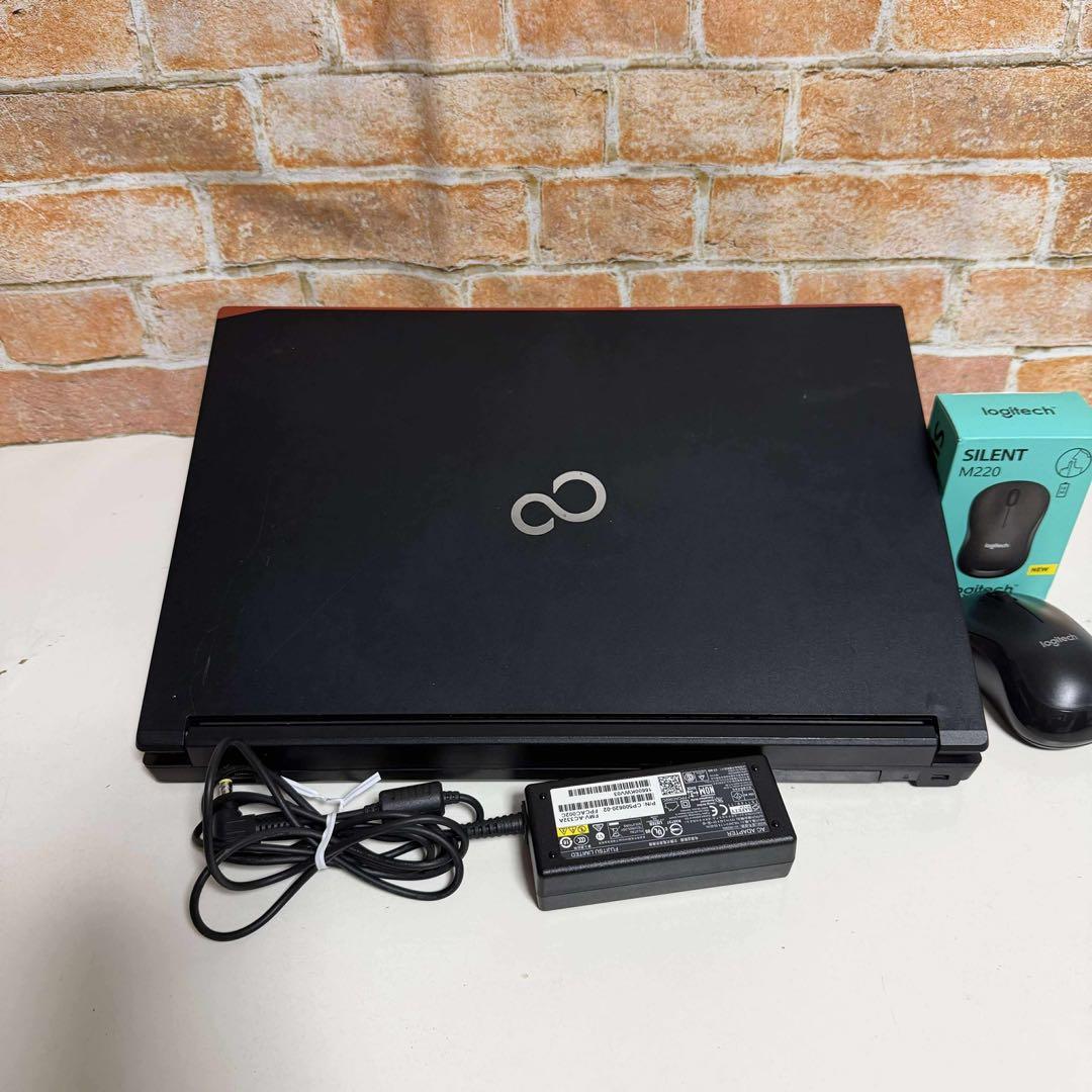 富士通ノートPC Corei7 SSDメモリ8GB Windows11オフィス付