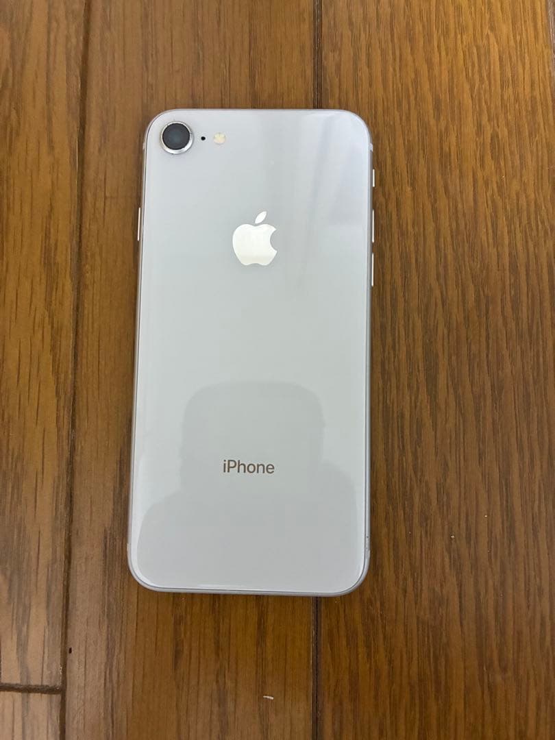 N*.様 Apple iPhone 8 シルバー　64GB