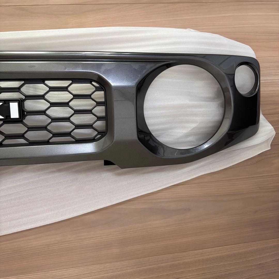 SUZUKI純正オプションフロントグリル ジムニー用　ガンメタ