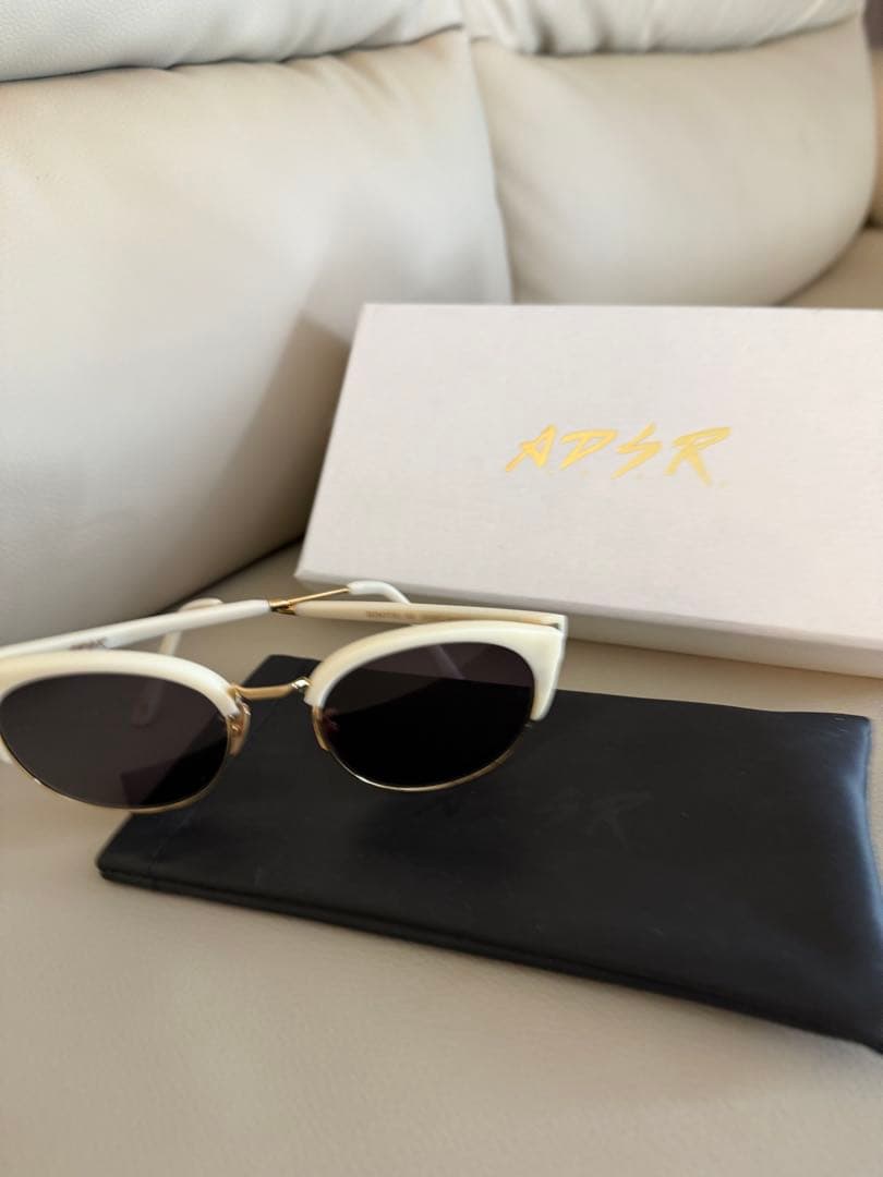 A.D.S.Rホワイトキャットアイサングラス