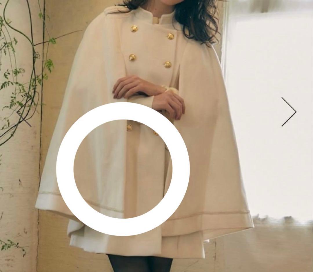 axes femme ダブルボタンケープコート 白