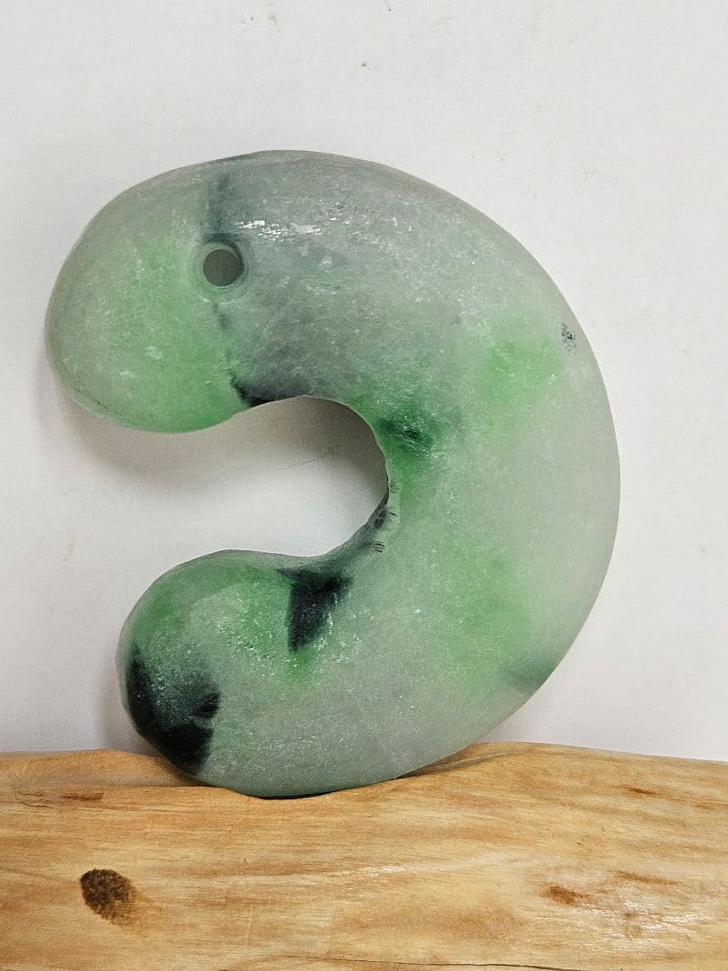 H 特大 飛龍 翡翠勾玉　　☆12,000円☆