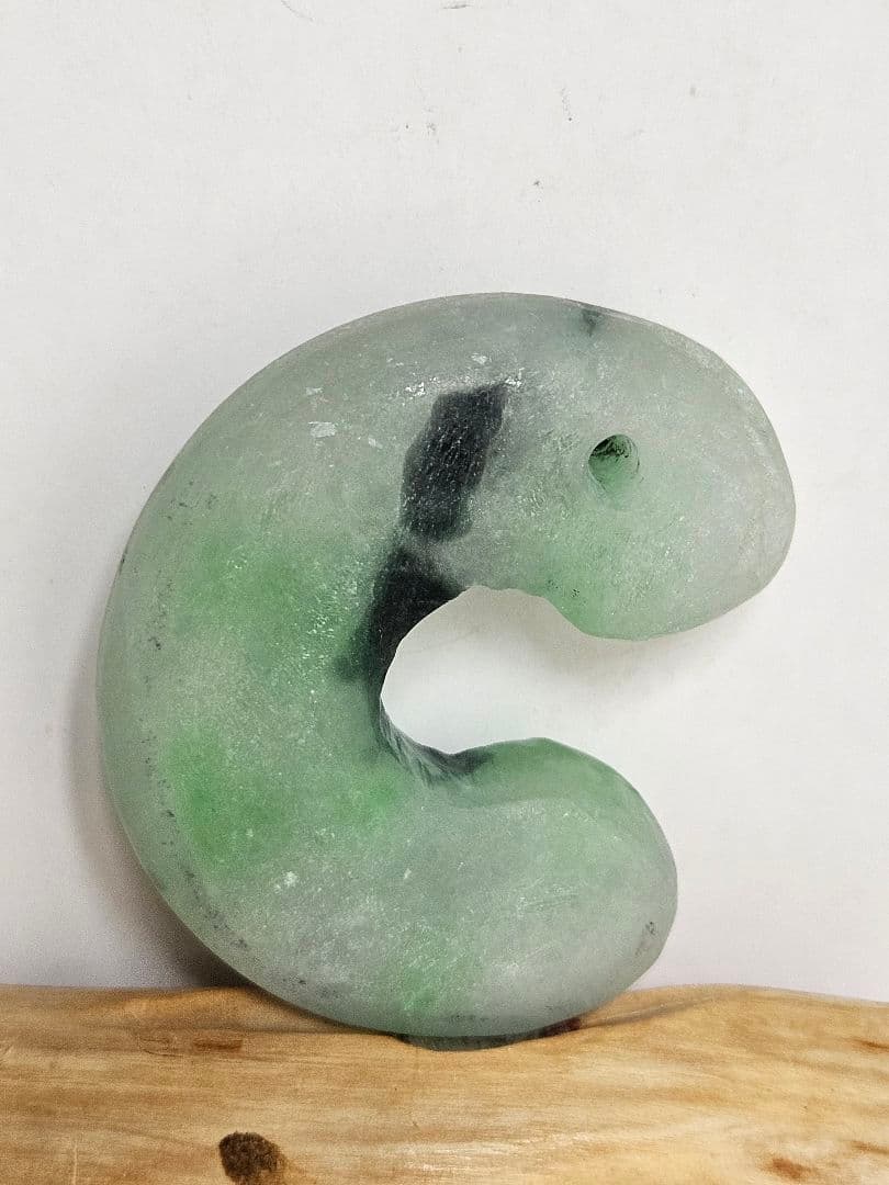 H 特大 飛龍 翡翠勾玉　　☆12,000円☆