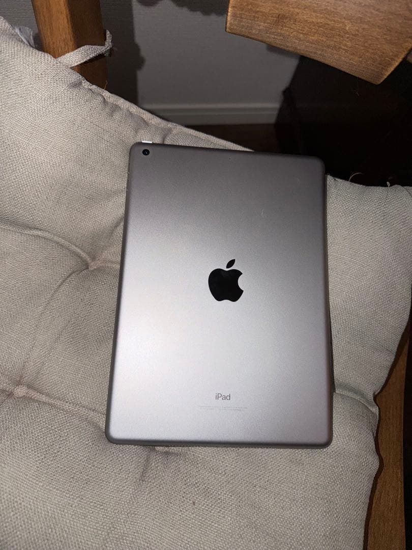 Apple iPad 6世代 スペースグレー A2733