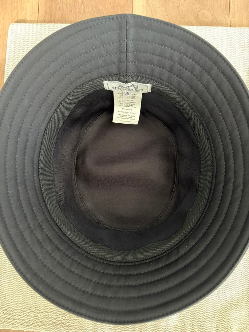 エルメス刺繍ロゴバケットハット