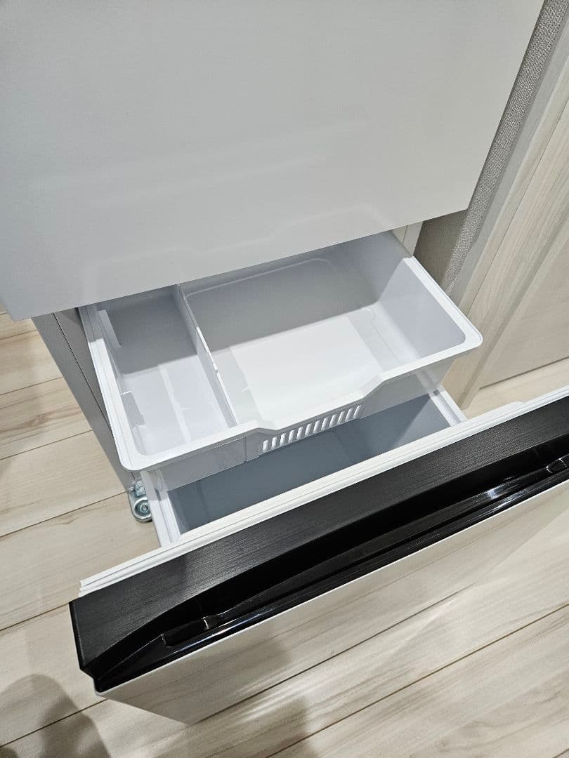 【送料込み・美品】冷蔵庫 HISENSE HR-D16F WHITE