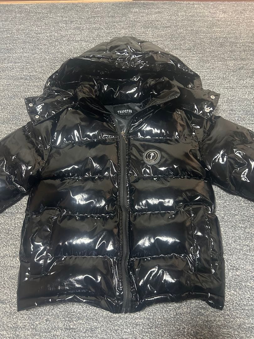 【超人気】TRAPSTAR 黒 パファージャケット フード付き