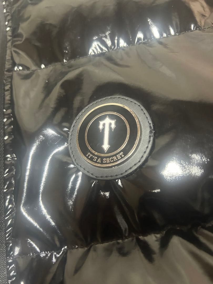 【超人気】TRAPSTAR 黒 パファージャケット フード付き