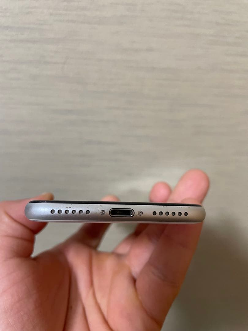 iPhone SE（第2世代）ホワイト 64GB／SIMフリー／美品（箱なし）