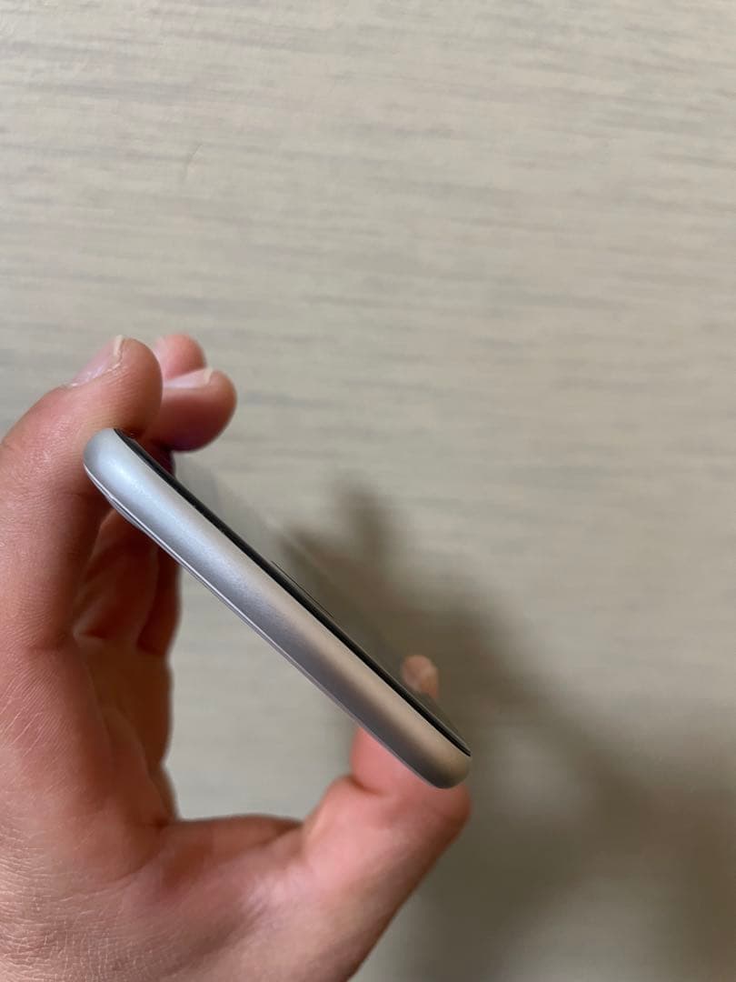 iPhone SE（第2世代）ホワイト 64GB／SIMフリー／美品（箱なし）