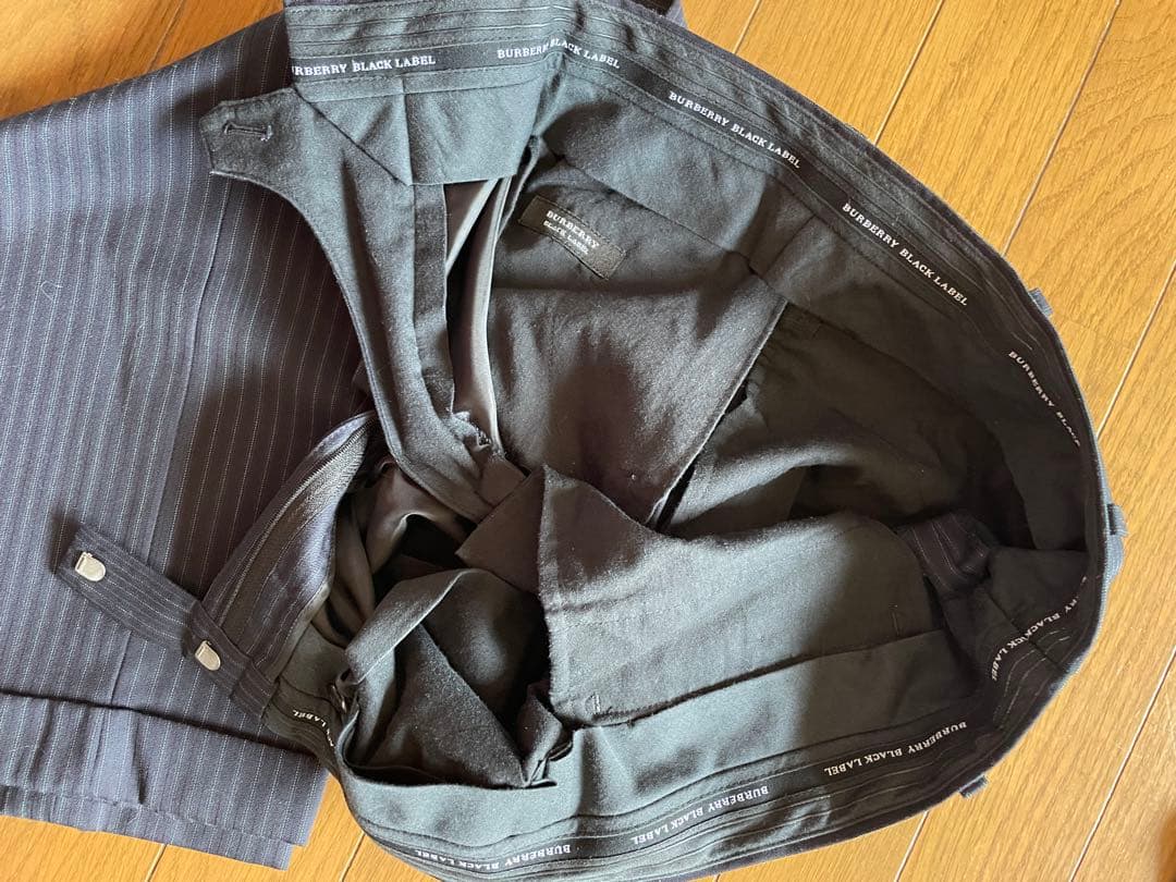 【美品】バーバリーブラックレーベル 3ピーススーツ 紺 38R 本切羽