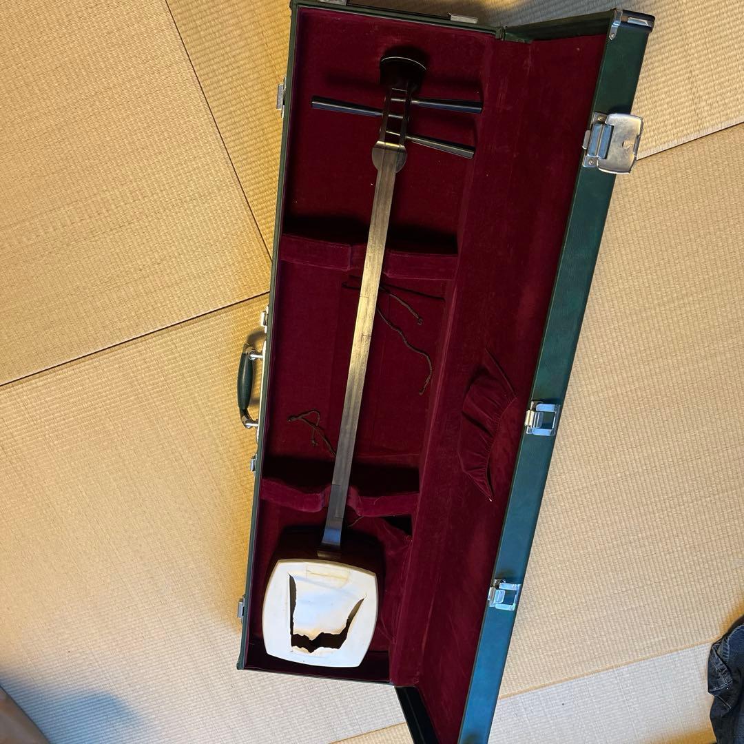 細棹三味線。男性用。舞台用。紅木製の三分割