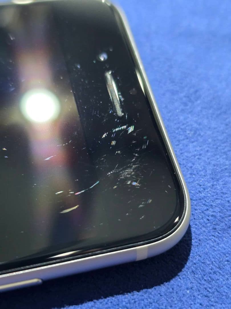 iPhone SE [第3世代] 中古 スターライト 64GBモデル