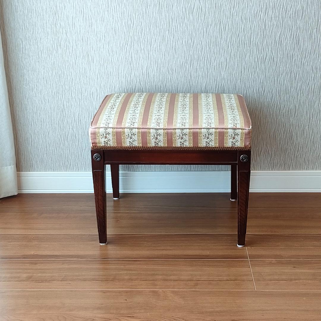 メープル不二屋　スツール　オットマン　ロココ調ファブリック