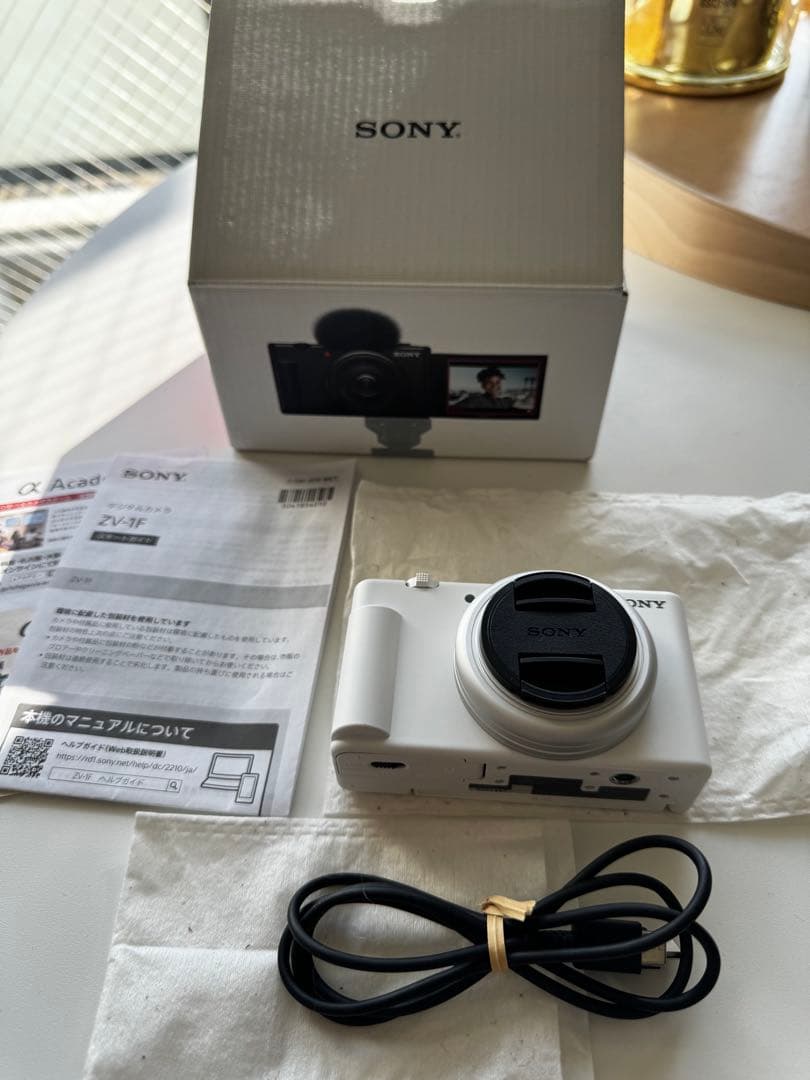 【新品】SONY ZV-1F (W)本体　箱付き