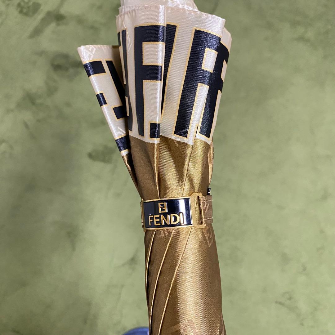超美品 フェンディ 長傘 ズッカ柄 FF イタリア製　雨傘 雨の日が待ち遠しい！