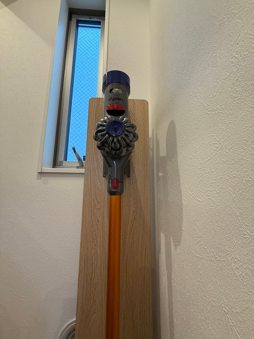 ダイソンSV10（V8シリーズ）、コードレススティッククリーナー 本体