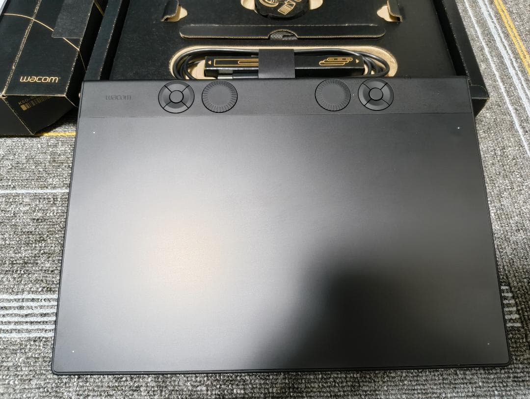 Wacom Intuos Pro Medium ペンタブレット 本体