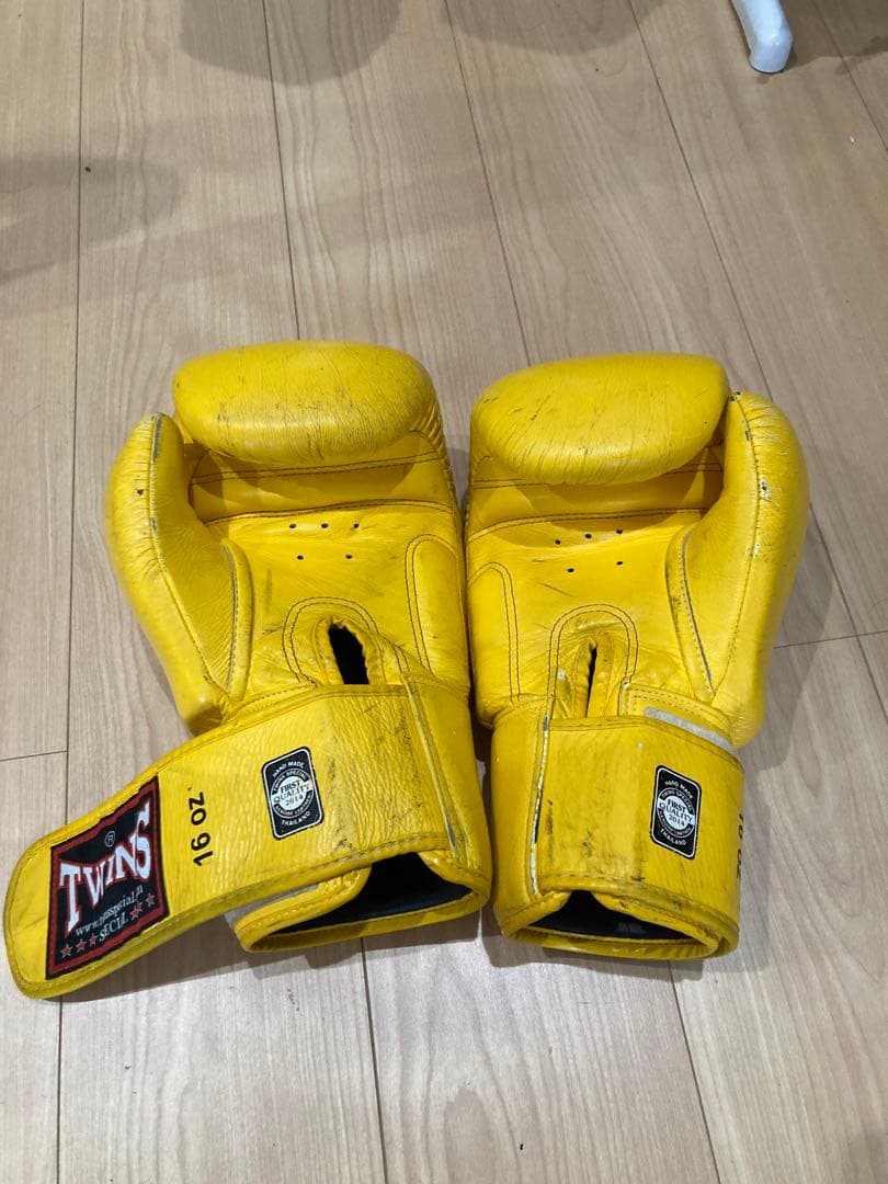 TWINS ヘッドギアMサイズ　グローブ16ozセット イエロー ブラック