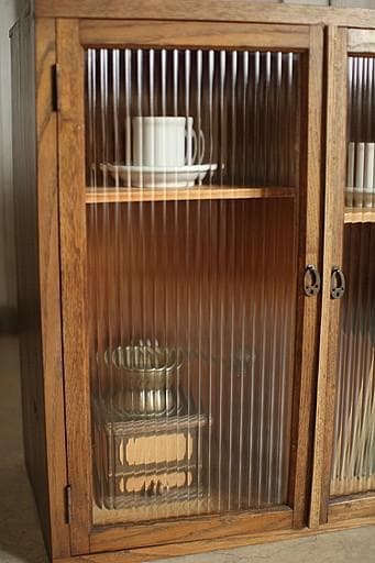 古い小ぶりな木枠のモールガラス戸棚　収納棚　食器棚　キャビネット　古家具