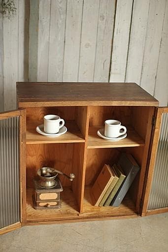 古い小ぶりな木枠のモールガラス戸棚　収納棚　食器棚　キャビネット　古家具