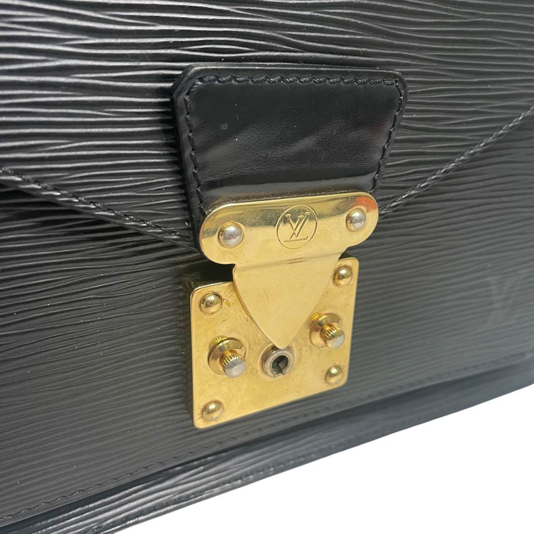 ルイヴィトン エピ モンソー28 ノワール ハンドバッグ