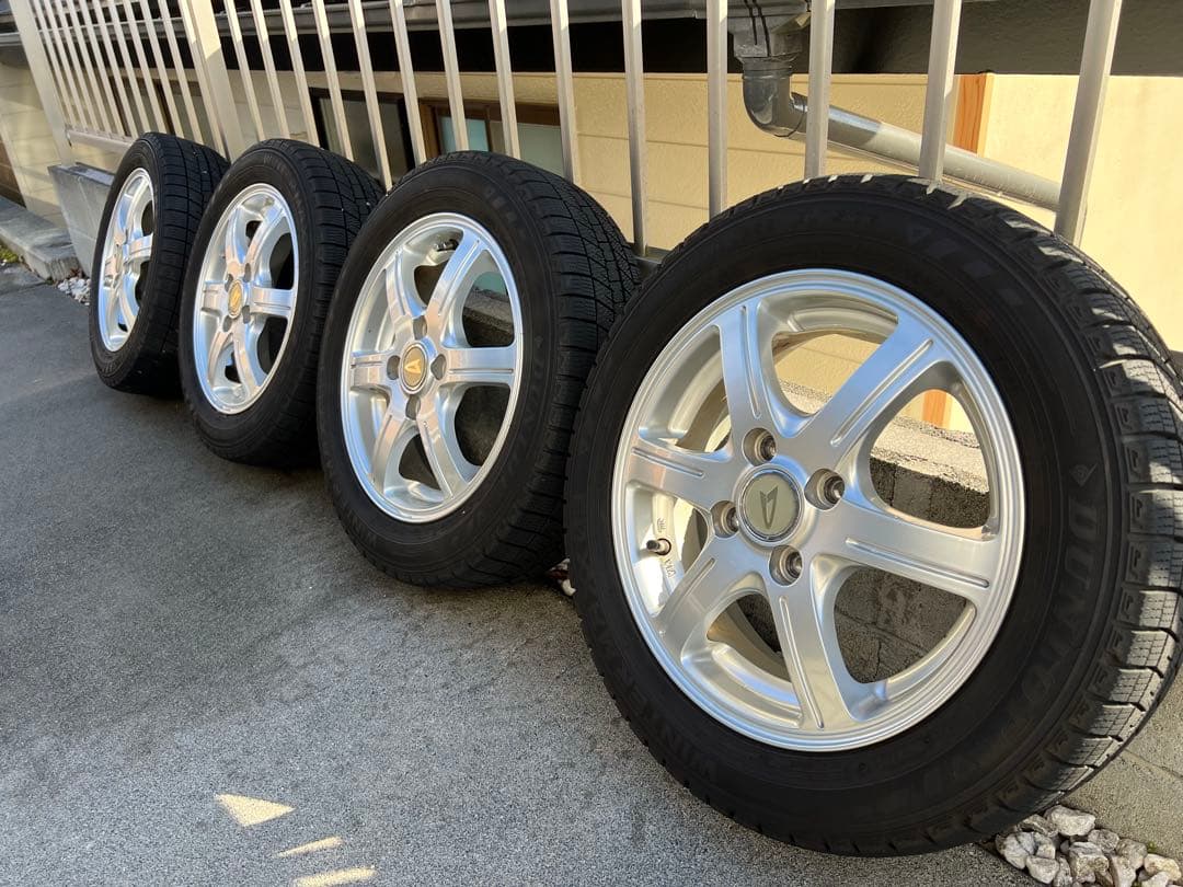 送料込！スタッドレスタイヤ155/65R14 アルミ付き4本、2020年製です！