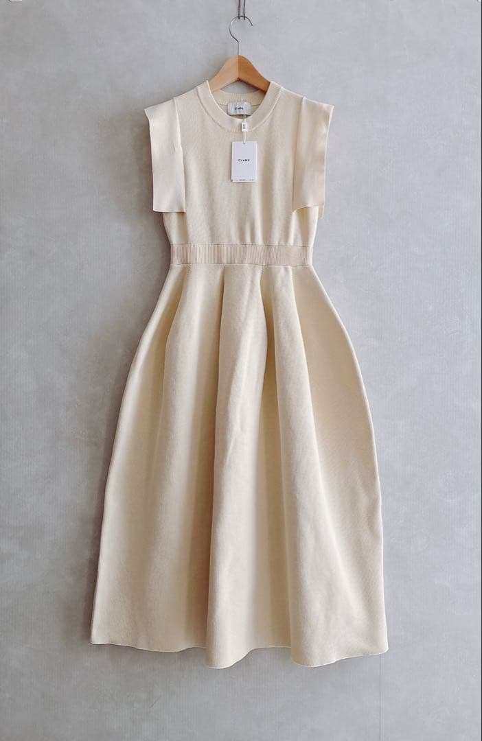 未使用 クラネ　SQUARE SELEEVE KNIT ONEPIECE