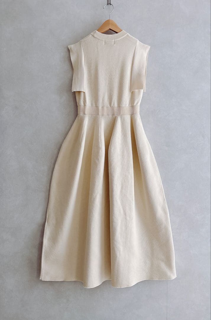 未使用 クラネ　SQUARE SELEEVE KNIT ONEPIECE