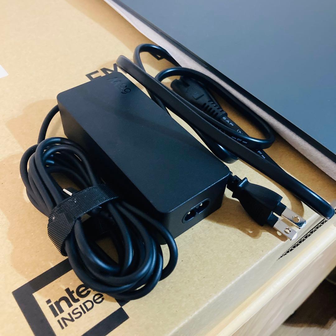 FMV 12世代 i5 1235U 16GB 500万画素カメラ 日本製 20万