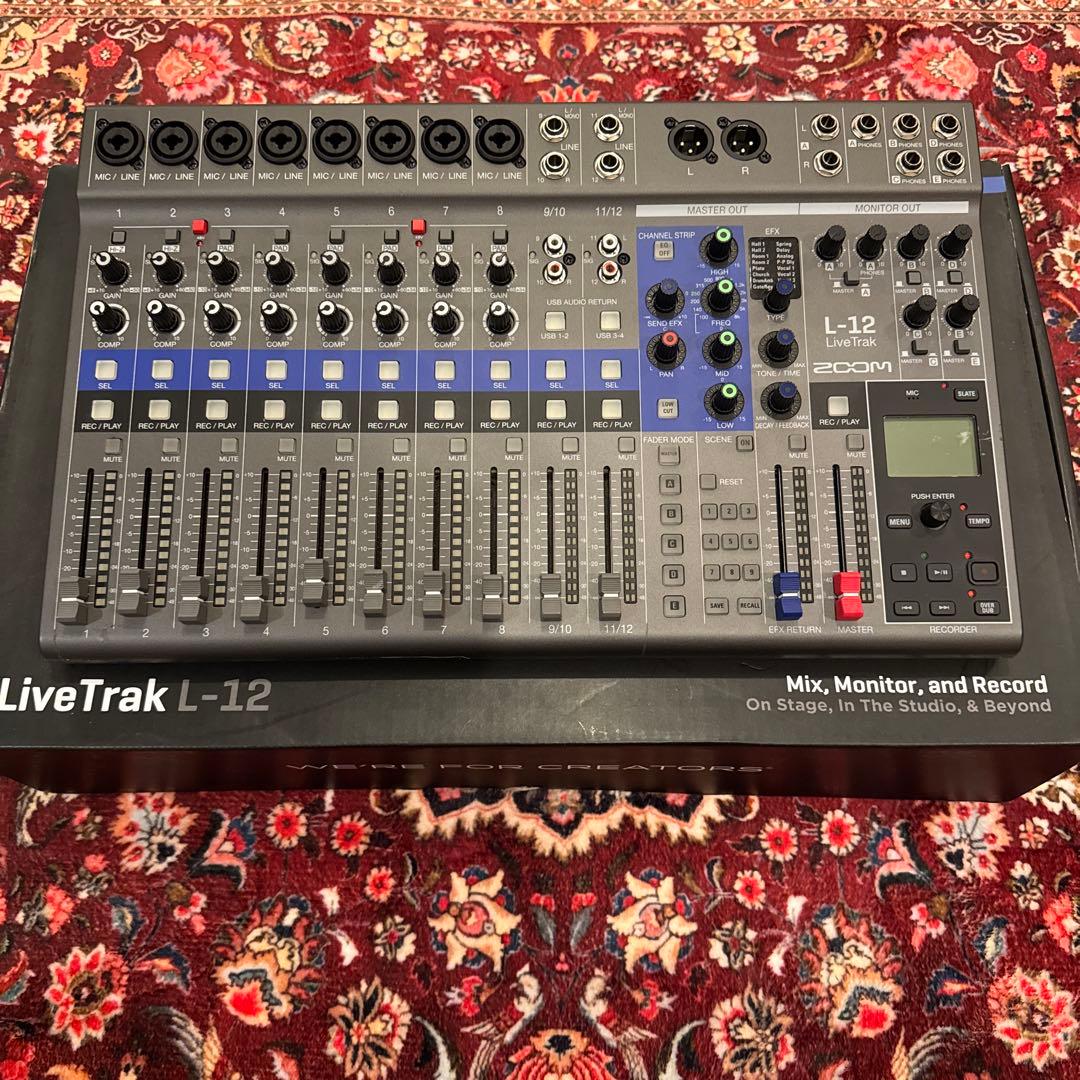 Zoom LiveTrak L-12 オーディオインターフェイス