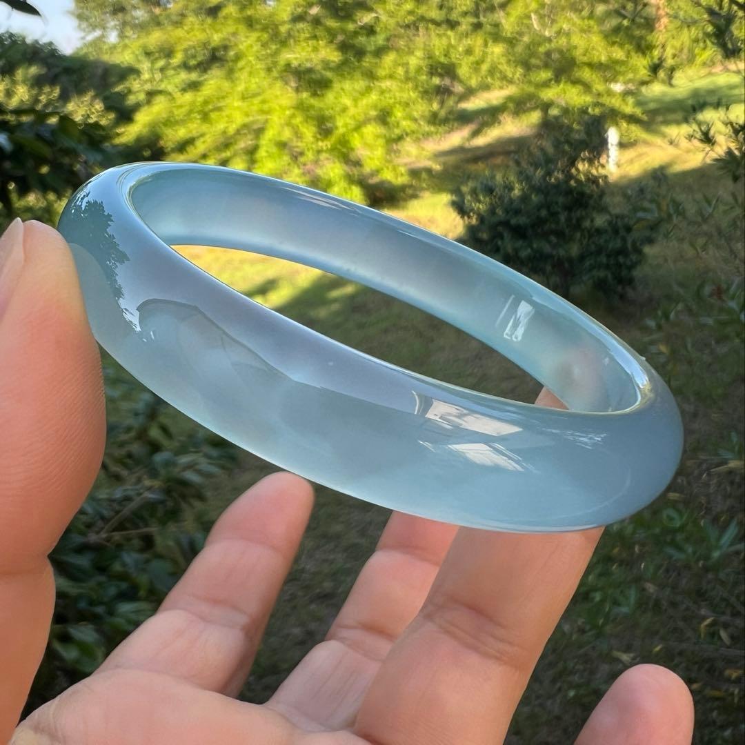 天然ミャンマー産Aランク翡翠スカイブルー模様がきらめくバンクルAB1079